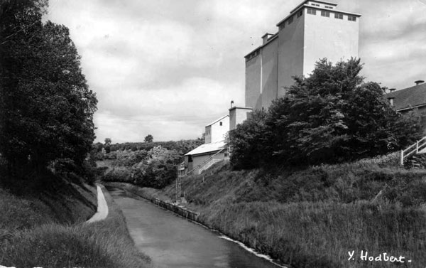 Lizy-sur-Ourcq - Le silo sur les bords du canal de l'Ourcq